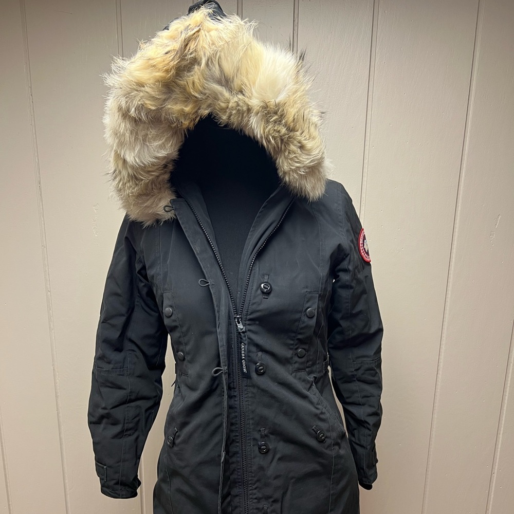 Great use condition, Canada, goose down coat. Black/fur around head size XS.